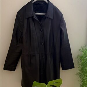 Made in Canada 🇨🇦 
Unisex The Olde Hide House leather jacket. Super soft.EUC